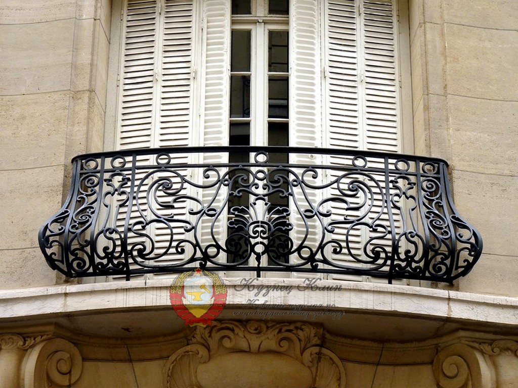 Кованый балкон объемный